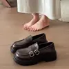 Mocassins Retro com Fivela e Salto Grosso para Mulheres 2026 Novo Outono/Inverno Bico Redondo Estilo Britânico Slip-On Sapatos de Couro
