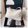 Bolsa de Axila Peluda Transfronteiriça para Mulheres 2025 Nova Tendência Moda Bolsa Tote de Ombro Bolsa Transversal Casual de Lã de Cordeiro