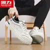 Zapatos de Hombre HuiLi Zapatos Blancos Hombre 2026 Nuevo Otoño Exterior Suela Gruesa Aumentadores de Altura Zapatos Casuales de Moda Zapatos de Tabla para Hombre ZM