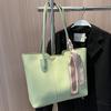 Bolsa Grande Feminina 2025 Nova Primavera/Verão Versátil Bolsa de Ombro para Mulheres, Bolsa Tote Elegante e Moderna para o Dia a Dia