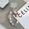 Colgante para Bolsa Estilo Caja Misteriosa Cadena para Teléfono Hecha a Mano con Cuentas de Tres Hilos, Colgante de Cuenta Pintado a Mano de Muñeca, Cadena de Hilo Dopamina
