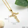 Collar cruzado de cobre chapado en oro con colgante de circonita personalizado, de alta gama, unisex, accesorio para el cuello de lujo ligero y noble, el más vendido transfronterizo