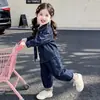 Conjunto de dos piezas de otoño para niñas, camisa y jeans, nuevo y elegante atuendo infantil 2026, ropa infantil de moda para niñas, estilo de celebridad de internet