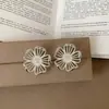 Pendientes Retro Huecos de Flor para Commuting para Mujer Elegantes Franceses Tendencia de Moda Personalidad Exquisitos Versátiles Pendientes Accesorios