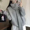 Bufanda elegante y atmosférica, nuevo estilo perezoso de otoño e invierno, top de punto de otoño e invierno, suéter con botones decorativos y cuello en V para mujer