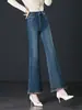Calça Jeans Feminina Flare com Renda e Strass, Estilo Novo Primavera e Outono 5202, Rejuvenescedora, Emagrecedora, Borda Bordada Delicada, Cauda de Peixe Levemente Flare