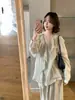 Camisa de Lino con Volantes y Cuello en V de Manga Larga, Estilo Nuevo Primavera y Verano 2026 para Mujer, Holgada, Ajustada y Versátil