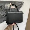 Primavera de 2026 Nova Moda Casual de Alta Costura para o Dia a Dia Bolsa Quadrada Pequena Feminina Bolsa Transversal de Ombro Único Tendência Simples Retrô