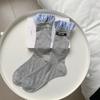 Calcetines de tubo medio de primavera y verano para mujer, calcetines finos de encaje a cuadros miu, calcetines de pelo sin hueso, calcetines de mujer con costuras de letras en línea rojas