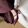 Elegantes Zapatos Mary Jane de Tacón Alto para Mujer, con Elegante Capa Superior en Forma de V de Piel de Oveja, Puntera Puntiaguda, Corte Bajo y Tacón Medio Delgado, en Color Borgoña