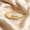 Nuevo Precio Especial Venta Caliente Transfronteriza Kaga Fashion Pulsera de Clavo de Acero de Titanio, Pulsera Versátil de Acero Inoxidable de Lujo Ligero para Parejas