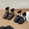Botas Martin para Meninas 2026 Outono Novo Estilo Botas Curtas para Meninas Botas de Couro Vintage Britânicas de Cano Médio para Crianças Botas da Moda
