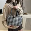 Nova Bolsa Tote Primavera e Verão 2025 Estilo Coreano Bolsa de Lona Preguiçosa Casual Xadrez Colorido Contrastante Dupla Face
