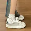 Zapatos mocasín de diseño de nicho muy elegantes, zapatos con estampado de leopardo, estilo universitario, zapatillas blancas versátiles de caña baja para mujer