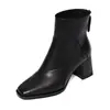 Botas femininas da moda, bico quadrado, salto grosso, cano justo, coleção de inverno 2026, estilo francês, forradas com fleece para aquecimento, botins casuais e versáteis