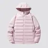 Chaqueta Ligera de Plumas para Hombre 2025 Invierno Nueva Empalme Tejido con Capucha Pareja Versátil Tendencia Casual Cálida