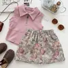 Conjunto de Verano para Niñas 2026 Chaleco con Cremallera y Solapa Falda Floral Pantalones Cortos Conjunto Deportivo de Dos Piezas para Niña Estilo Moderno