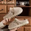 2026 Novas Pantufas de Algodão Fechadas Simples Versáteis Outono/Inverno para Casa Interior com Veludo Quente Antiderrapante Pantufas de Pelo Femininas