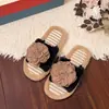 Chinelos Peludos Florais Femininos para Uso Externo Outono/Inverno Novos Estilosos para Casa Confortáveis Antiderrapantes Casuais com Tira Única Chinelos de Algodão