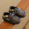 Sapatos Caminhantes Macios da Moda para Bebês Meninos e Meninas 26 Outono Nova Chegada Sapatos de Bebê Velcro Estilo Coreano Mocassins Casuais Modernos