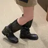 Estação Europeia 2026 Outono/Inverno Novas Botas Femininas de Cano Médio em Couro Genuíno Estilo Retrô Cor Queimada Desgastada com Fivela Empilhada
