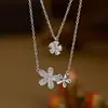 Cadena de Clavícula Elegante con Zirconia Microincrustada Galvanizada en Oro Real Diseño de Nicho Femenino Cadena para el Cuello Versátil Collar de Pétalo de Margarita Pequeña