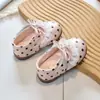 Zapatos de princesa de lunares para niñas, colección primavera/otoño 2026, zapatos cómodos de suela blanda para caminar, lindos zapaticos de cuero estilo coreano, zapatos Mary Jane para bebé