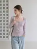 Camiseta Blanca de Manga Larga con Cuello Redondo Estilo Coreano para Mujer 2026 Otoño Botón Adelgazante Capa Base