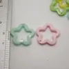 Colgante Llavero Acrílico Transparente Colorido de 30 mm con Agujero, Adorno de Estrella de Cinco Puntas, Material para Colgante de Flor de Ciruelo DIY