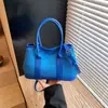 Bolsa Pequena Casual Outono e Inverno Pedido Estrangeiro para Mulheres 2026 Nova Moda Versátil Bolsa Tote Bolsa Transversal para o Dia a Dia Bolsa de Balde