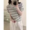 Camiseta Polo de Tricô Listrada Seis Lãs Estilo Coreano Manga Curta Feminina Verão 2026 Novo Design Elegante Top
