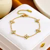 Pulseira de aço titânio com trevo de quatro folhas e strass para mulheres, best-seller transfronteiriço europeu e americano, joia requintada de luxo leve, pulseira versátil estilo europeu e americano