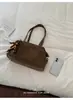 Bolsa de camurça para mulheres, novo estilo retrô outonal da moda 2026, adequada para o trabalho, bolsa de ombro de grande capacidade