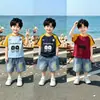 Conjunto de Verão Color Block com Mangas Raglan Curtas para Meninos Camiseta com Estampa Americana com Shorts Jeans Macio Conjunto de Duas Peças Roupa Infantil
