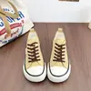 Novos Tênis Simples de Lona para Estudantes Femininas da Primavera de 2026, Estilo Coreano Versátil Slip-On Bonito-Feio Tênis de Solado Grosso, Sapatos Femininos para Dedão do Pé
