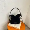Bolsa de mão retrô da moda para mulheres, novo design tridimensional, bolsa tote para o dia a dia, estilo balde, grande capacidade, versátil, pode ser carregada sob o braço, no ombro ou na transversal