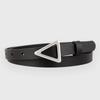 Nuevo cinturón de cuero para mujer con hebilla triangular hebilla plateada moda con cortavientos traje jeans cinturón en stock venta al por mayor