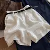 Shorts de Linho Branco Estilo Old Money com Bainha Enrolada para Mulheres, Verão Fino Solto Casual Emagrecedor Linha A Perna Larga Comprimento do Joelho Hot Pants