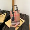 Bolsa de Celular Feminina 2025 Nova Leve Portátil Xadrez Bolsa de Ombro Feminina Nicho High-end Transversal Pequena Quadrada Tendência