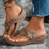 Chanclas de cuña florales para mujer talla grande, nuevas sandalias casuales de dedo para el verano 2026