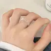 Anel Elegante e Simples de Flor Vazada com Design de Nicho, Moderno e Fashion, Sensação de Alto Padrão, Acessório Diário Personalizado