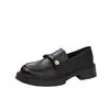 Nuevos mocasines de suela blanda para mujer, nuevo modelo de otoño 2026, zapatos slip-on pequeños con forma de moneda, zapatos de cuero de suela gruesa estilo británico