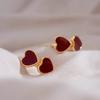 Aretes retro franceses rojo vino corazón de durazno aretes de alta gama estilo Hong Kong aretes encantadores de diseño único nuevos para mujer