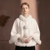 Cárdigan Chal de Alta Gama para Mujer Estilo Capa para Otoño e Invierno, con Forro de Felpa, Jacquard Satinado, Cuello de Piel y Pompones, en Color Sólido
