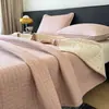 Conjunto de três peças de colcha de cama de algodão simples, acolchoada, xadrez pequeno, estilo japonês minimalista, cor sólida, toque de alta qualidade, versátil para tatames e camas kang