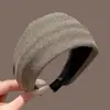 Diadema de Copa Alta y Ala Ancha para Mujer 2026 Nuevo Estilo Hace que la Cara Parezca Más Pequeña No Aprieta la Cabeza Diadema Otoño Invierno Lavado de Cara Presionar el Cabello Pinza para el Cabello Accesorios para el Cabello
