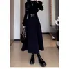 Vestido Negro de Punto Estilo Hepburn Francés para Mujer Otoño e Invierno 2024 Nuevo Estilo Cintura Pequeña Vestido de Longitud Media Moderno