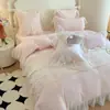 Juego de ropa de cama para bebé estilo princesa francesa de grado A para otoño/invierno de terciopelo de leche, incluye un juego de cuatro piezas con ribete de encaje, funda de edredón y sábana bajera