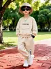 Conjunto de Moletom Outono para Meninos 2026 Novo Conjunto Esportivo Duas Peças Infantil Estilo Streetwear Cool Marca Tendência