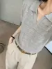 Camisa de tricô de seda gelada de manga curta com vazados de alta qualidade estilo coreano, top casual de verão com gola polo soltinha e um toque "old money"